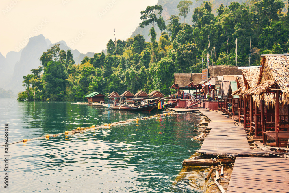 Naklejka premium Floating village in Khao Sok National park in Thailand