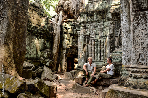 couple discovering Angkor Wat in Cambodia