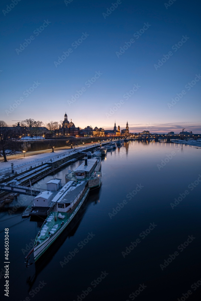 Naklejka premium Vertical Dresden Skyline in Winter, With Elbe River, Boats and Snow