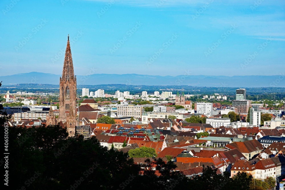 Freiburg im Preisgau Blick über die Stadt mit Münster Freiburg im Preisgau Blick über die Stadt mit Münster
