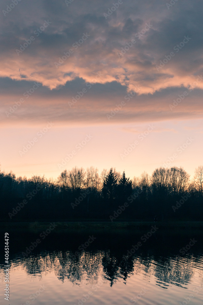 Fototapeta premium couché de soleil sur le lac