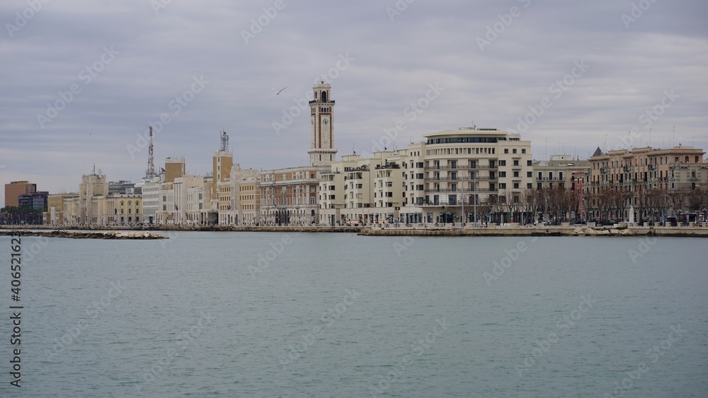 Bari Città, sud Europa: veduta del meraviglioso lungomare cittadino Bari Città, sud Europa: veduta del meraviglioso lungomare cittadino