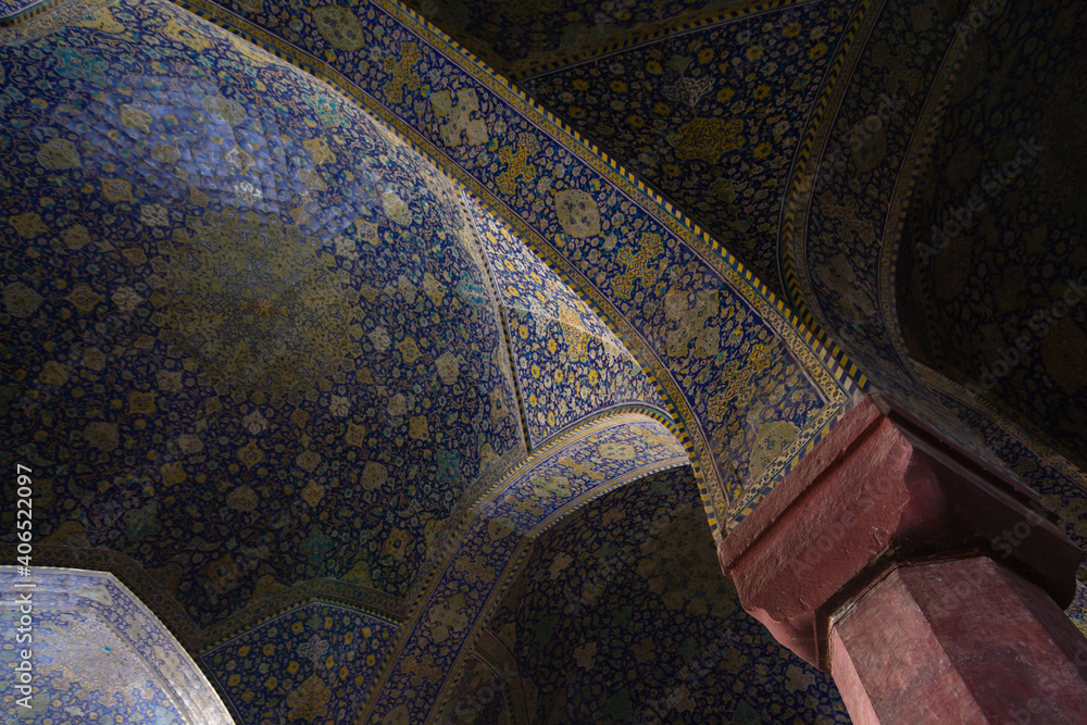 イラン　エスファハーンのマスジェデ・イマームの内装

