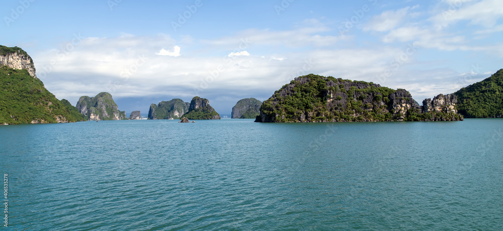 Fototapeta premium Ha Long Bay landscape, Vietnam