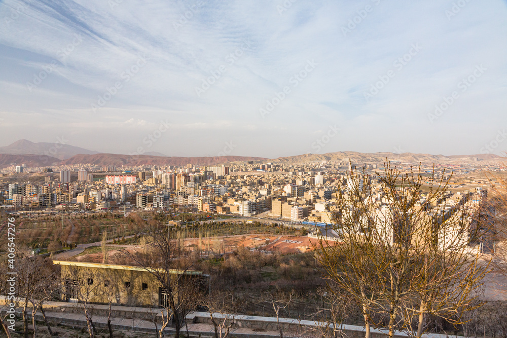 イラン　タブリーズの丘から見える市街地