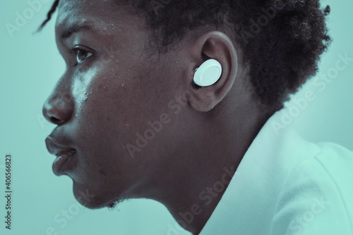 Εκτύπωση καμβά African American man listening to music through wireless earbuds