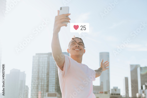 Happy man taking a selfie in the city from his smartphone © Rawpixel.com