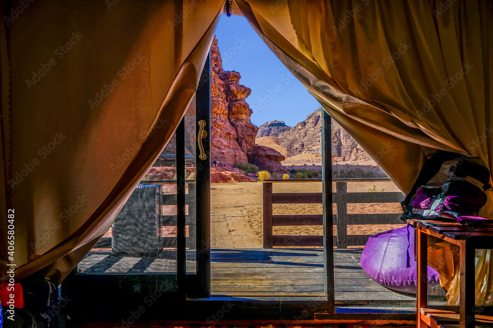 Φωτογραφία Jordan, view out of the tent in a tourist camp in the Wadi Rum desert