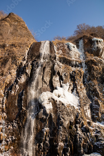 冬の凍った滝 