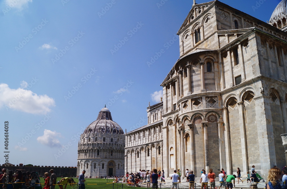 Fototapeta premium Baptistery and Cathedral in Miracles squarei in Pisa Tuscany, Italy