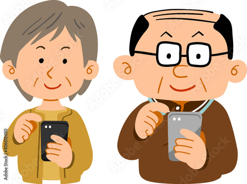 携帯電話を見るシニアの夫婦
