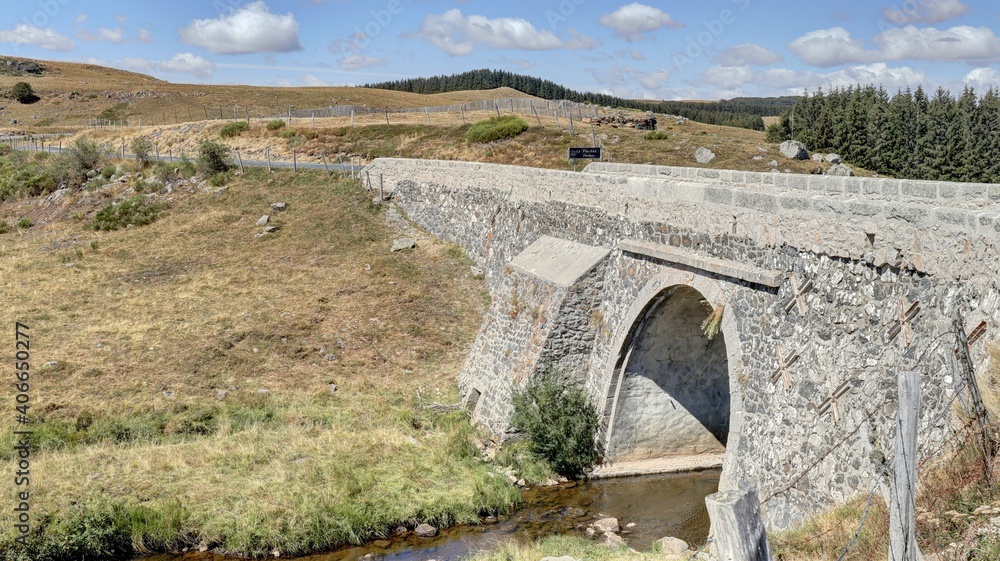 pont sur le plateau de l'Aubrac