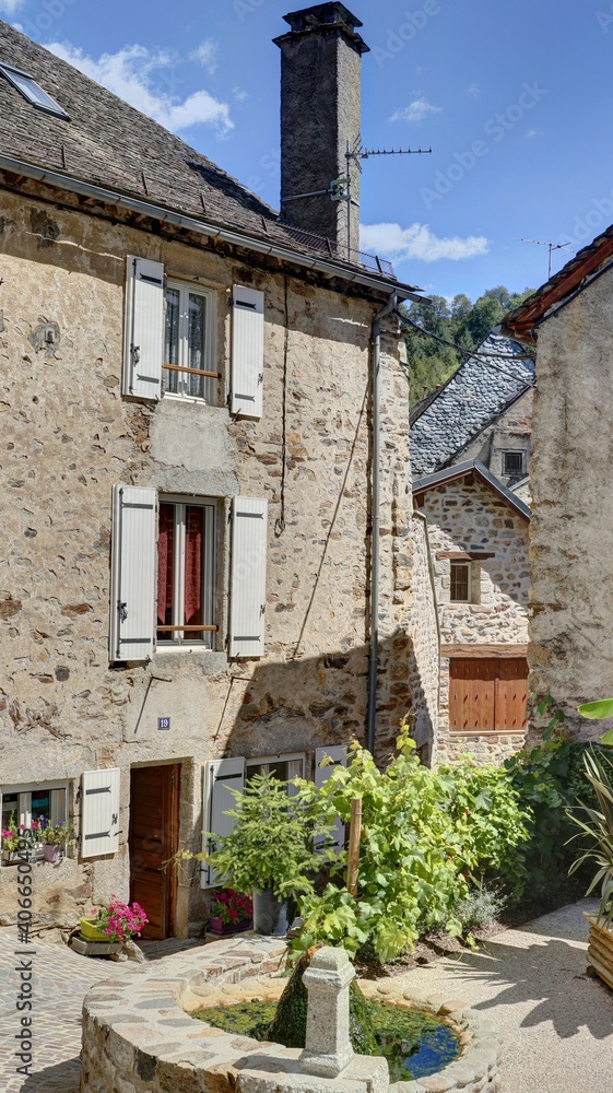 village de Chaudes-Aigues dans le Cantal