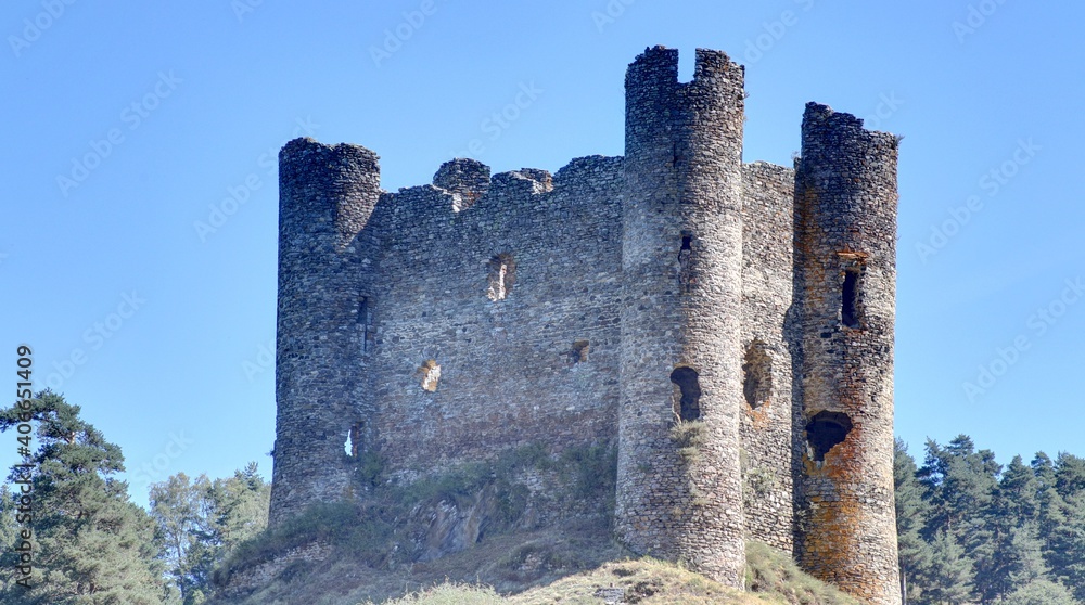 gorges de la Truyère et ruines du château d'Alleuze