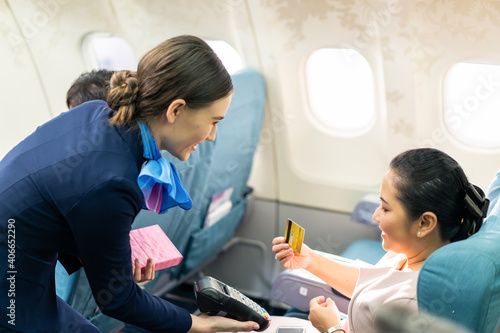 Konstfotografi Asian businesswoman buying duty free product, pay by using credit card