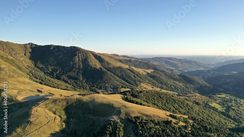 Le Lioran et le massif du puy mary dans le cantal en auvergne  survol 