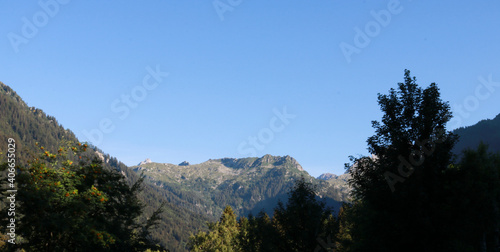 Vista sulle montagne dal camping Faé a Madonna di Campiglio in Trentino, viaggi e paesaggi in Italia