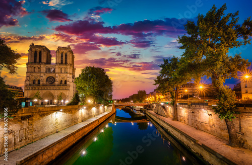 Sunrise and Notre Dame © Givaga