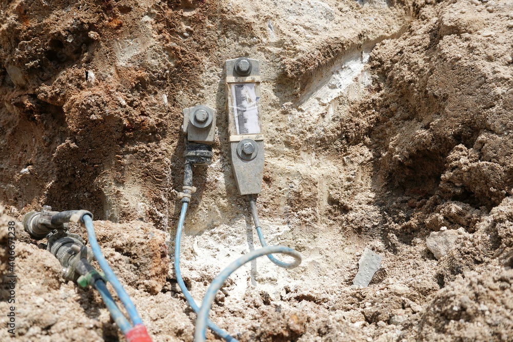 Transducer and accelerometer sensor including strain transducer is part