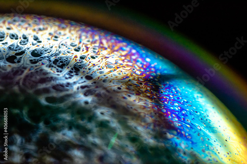 superficie di bolla di sapone colorata