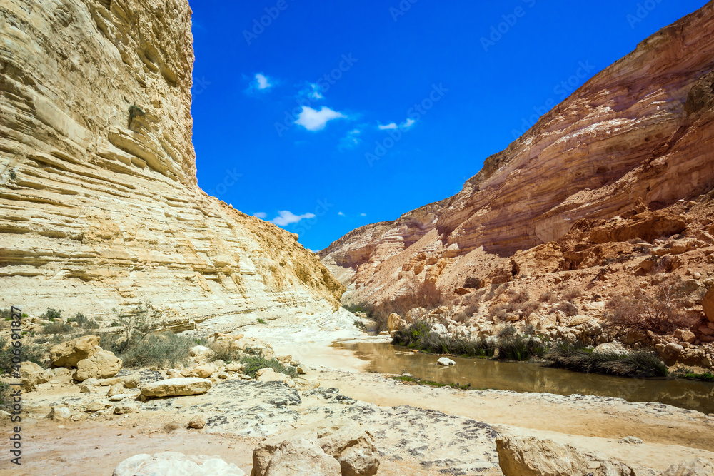 Fototapeta premium Start route. The canyon Ein Avdat