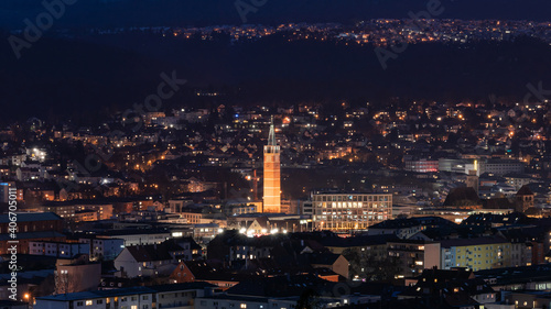 Die Innenstadt von Pforzheim (Baden-Württemberg) bei Nacht.