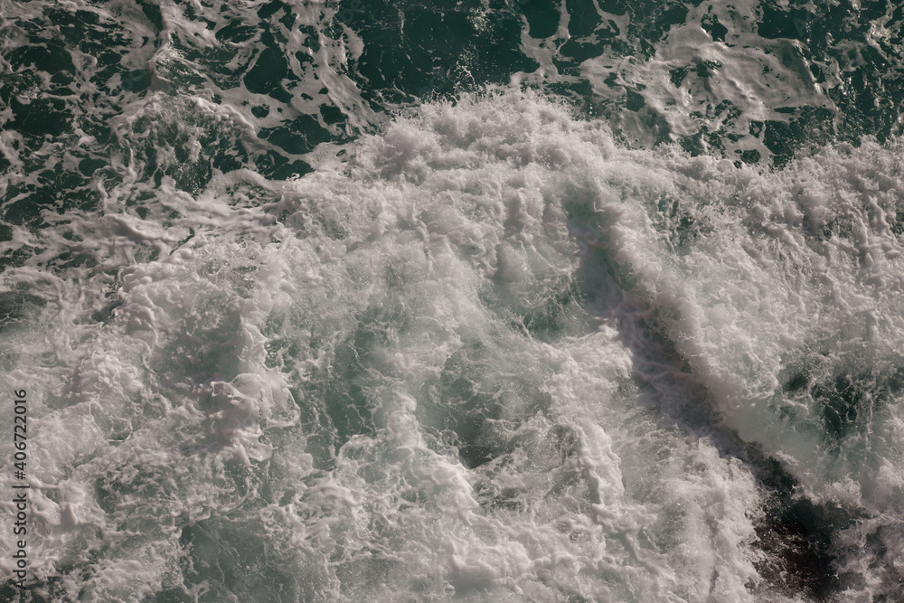 Obraz premium waves crashing on the sea