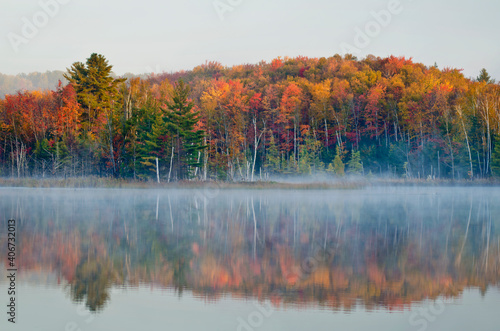 Fototapeta Naklejka Na Ścianę i Meble -  580-19 Council Lake Autumn Morning Mist