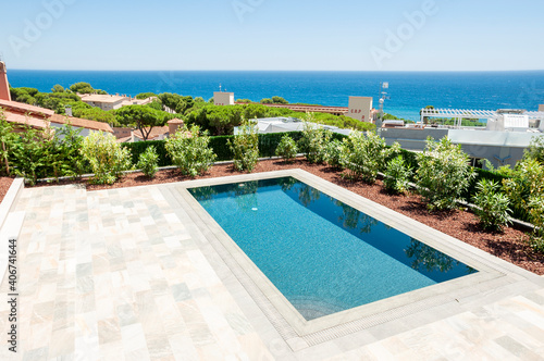 Beautiful pool overlooking the sea. Floor tiles non-slip.