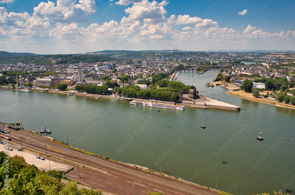 Panorama Blick auf Stadt Koblenz am Rhein und das Deutsche Eck