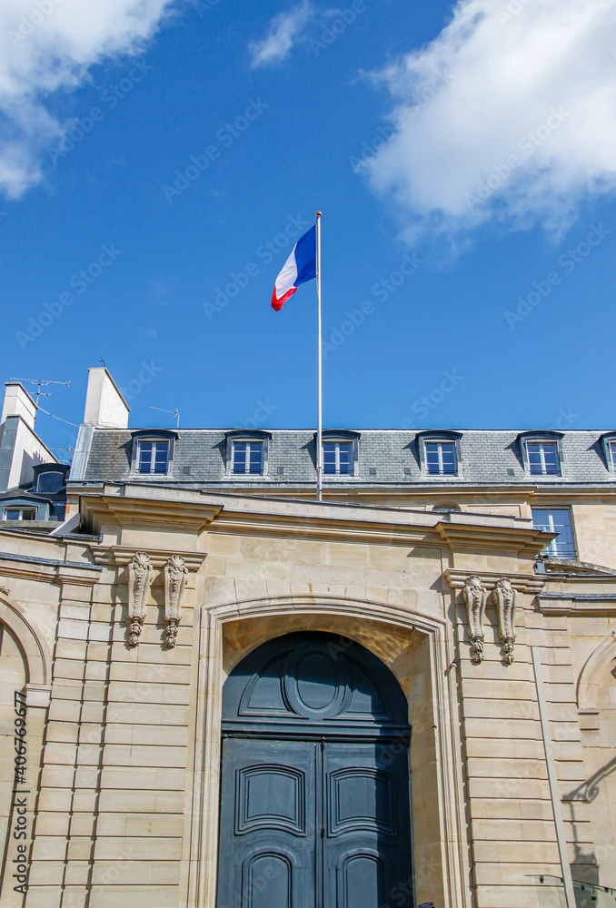 Entrée de l'Hôtel de Matignon, résidence du Premier ministre à Paris