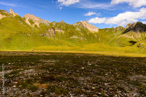 Fanealm und Wilder See in Suedtirol, Italy, Almlandschaft mit grünen Wiesen und blauem Himmel Schäfchenwolken, im Sommer, Alpine pastures with green meadows blue skies and fleecy clouds, in summer photo