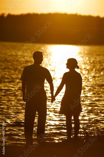 silhouette of  young couple © yanlev