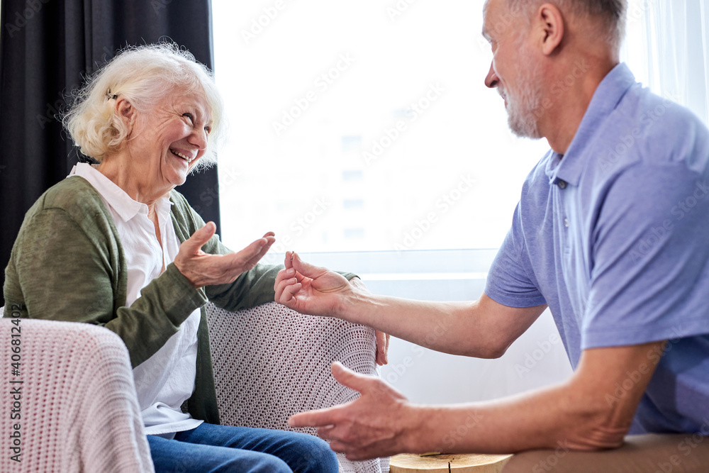 Obraz premium elderly husband made a surprise for his wife, please her, a gray haired man is presenting gift to elderly pleasantly surprised woman, give ring