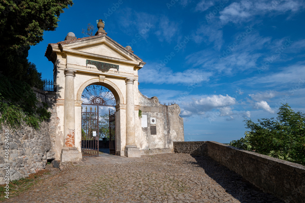 Entrance to the Sanctuary of the 7 Churches, consisting of 6 chapels that follow one another along the road that climbs up to the square in front of Villa Duodo, where the church of S. Giorgio is loca