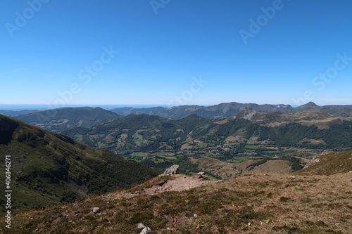 Le Lioran et le massif du puy mary dans le cantal en auvergne (survol)