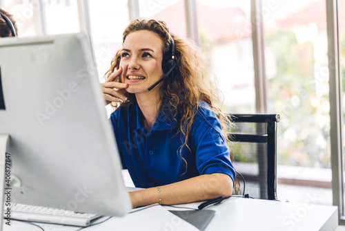 Canvastavla Beautiful happy call center smiling businesswoman operator customer support cons