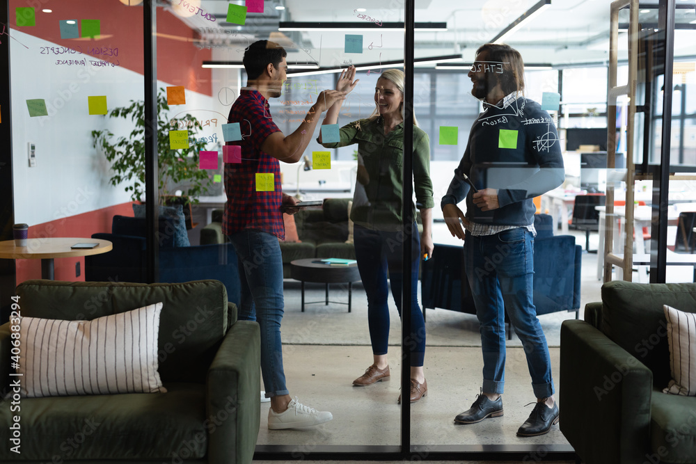 Fototapeta premium Diverse group of business people working in creative office