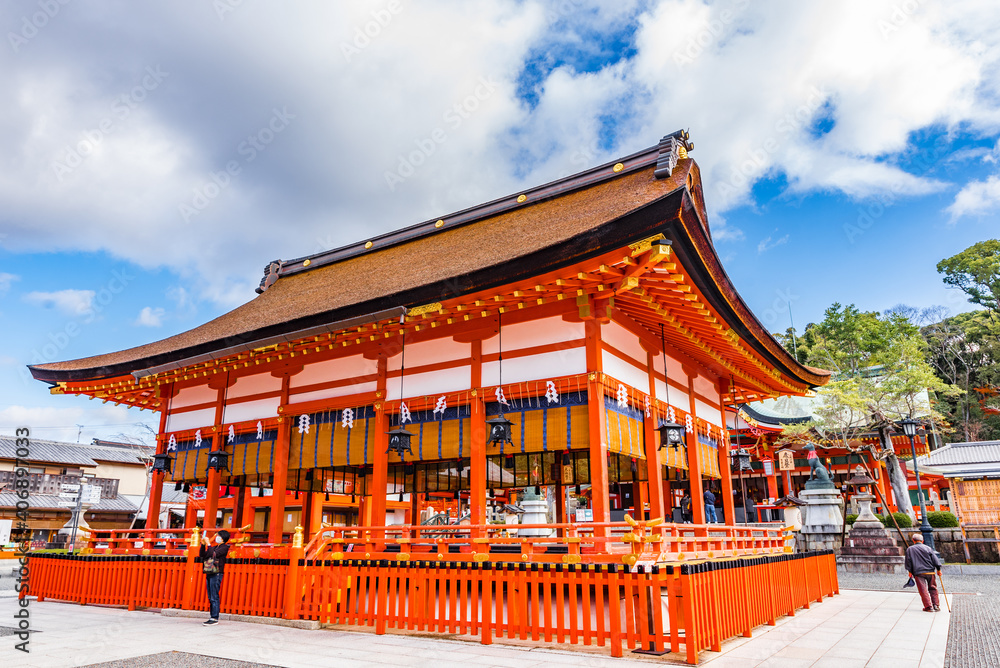 京都　伏見稲荷大社　下拝殿