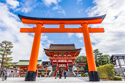 Canvas Print 京都　伏見稲荷大社　鳥居と楼門