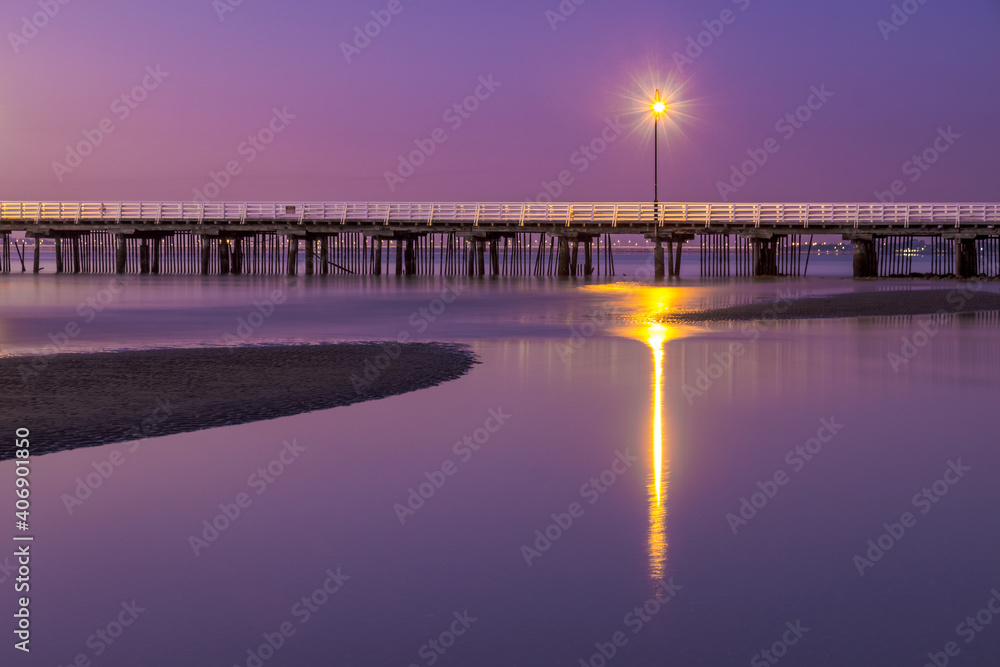 Obraz premium Shorncliffe pier at sun rise