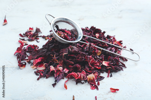 Dried hibiscus tea petals w...