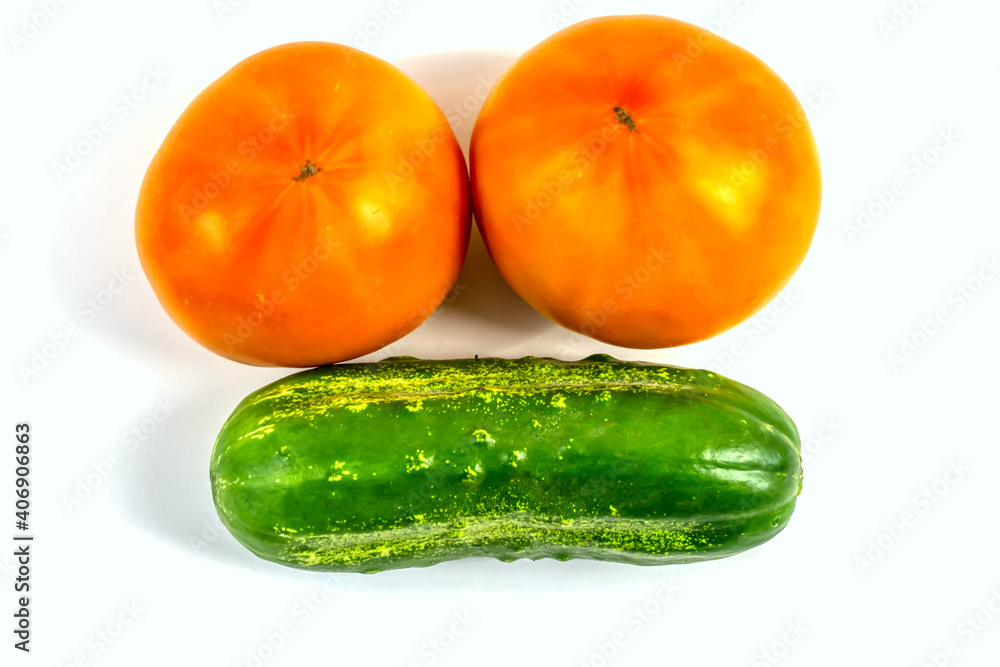 Stock Foto Closeup of yellow orange tomato and cucumber isolated on white background Stock Foto Closeup of yellow orange tomato and cucumber isolated on white background