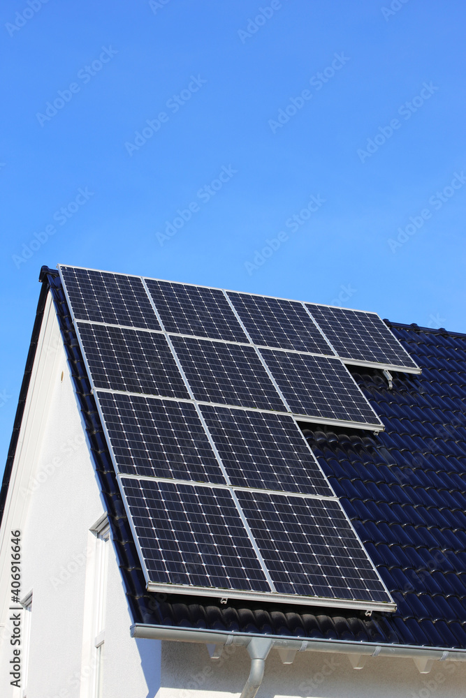 Einfamilienhaus mit Solaranlage bzw. Photovoltaikanlage Einfamilienhaus mit Solaranlage bzw. Photovoltaikanlage