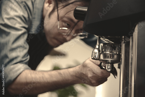 barista focus neatly to making fine espresso shot
