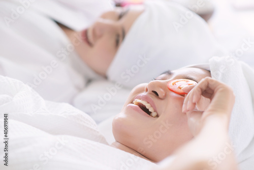 2 ladies relaxing in spa room