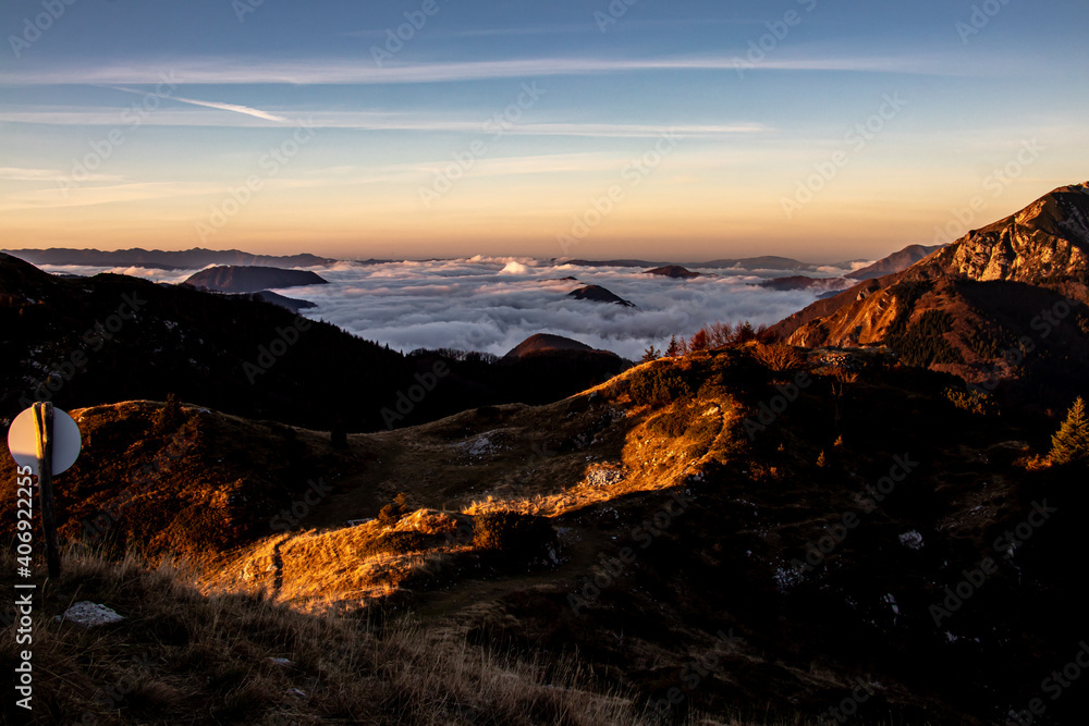 Sea of clouds in the valley, morning	
