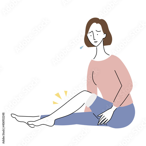足のむくみを気にする女性