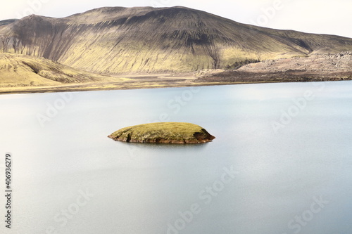 Lago en el Islandia