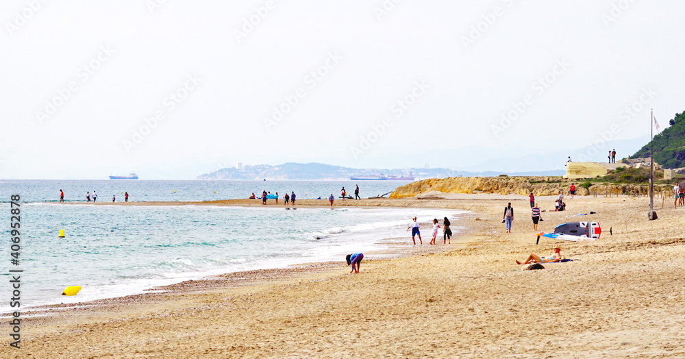 Playa y pueblo de Altafulla, Tarragona, Catalunya, España, Europa Playa y pueblo de Altafulla, Tarragona, Catalunya, España, Europa